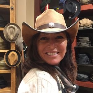 Meet your Posher, Julie